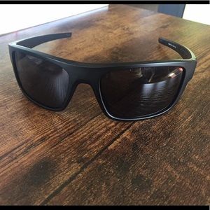 ❌SOLD ELSEWHERE❌ Men’s Oakleys